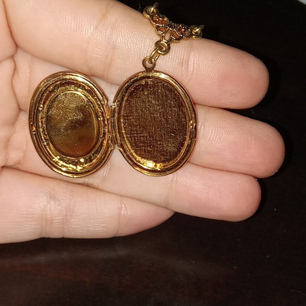 Locket - Picture 3 of 3